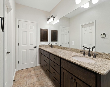 2502 W 7th St - Photo Thumbnail 14