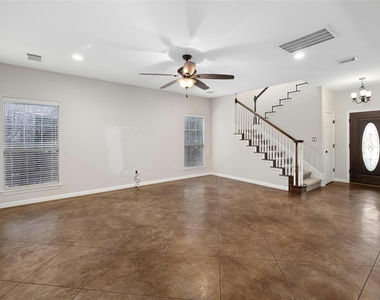 2502 W 7th St - Photo Thumbnail 3