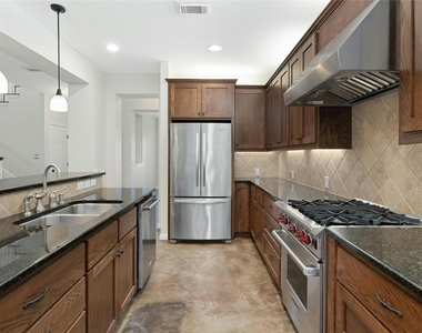 2502 W 7th St - Photo Thumbnail 7