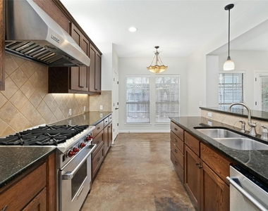 2502 W 7th St - Photo Thumbnail 6