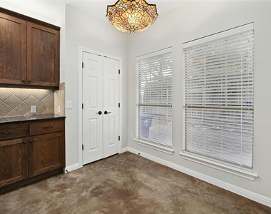 2502 W 7th St - Photo Thumbnail 8