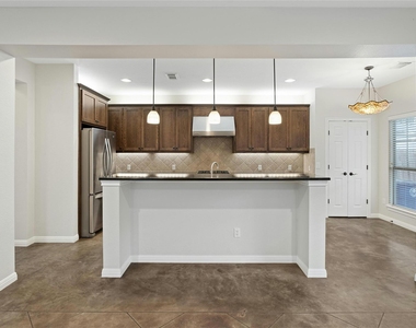 2502 W 7th St - Photo Thumbnail 5