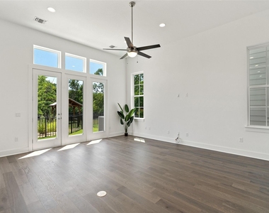 4503 Grassland Dr - Photo Thumbnail 6