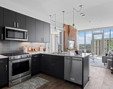 222 West Ave - Photo Thumbnail 2