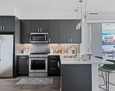 222 West Ave - Photo Thumbnail 4