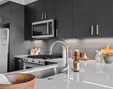 222 West Ave - Photo Thumbnail 3