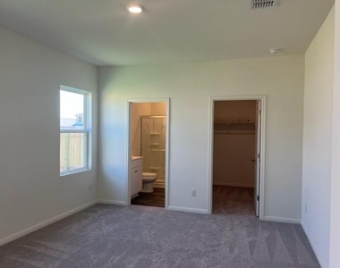 117 Bluegill Dr - Photo Thumbnail 4