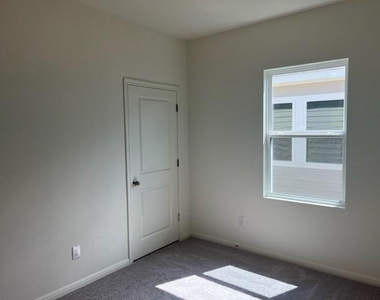 117 Bluegill Dr - Photo Thumbnail 6