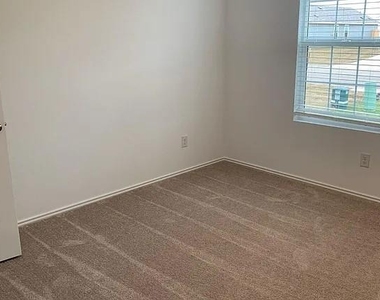 136 Texas Angel Way - Photo Thumbnail 10