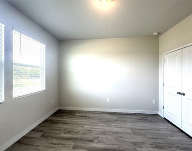 15102 Ryman Rd - Photo Thumbnail 7