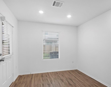 7136 Spotted Leaf Way - Photo Thumbnail 9