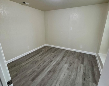 1205 Ramble Creek Dr - Photo Thumbnail 6