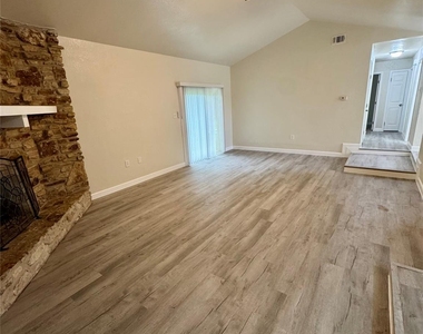 1205 Ramble Creek Dr - Photo Thumbnail 3