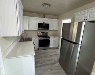 1205 Ramble Creek Dr - Photo Thumbnail 5