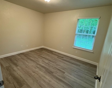 1205 Ramble Creek Dr - Photo Thumbnail 14