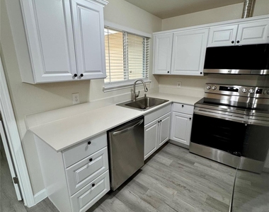 1205 Ramble Creek Dr - Photo Thumbnail 10