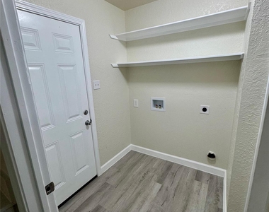 1205 Ramble Creek Dr - Photo Thumbnail 7