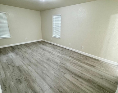 1205 Ramble Creek Dr - Photo Thumbnail 12
