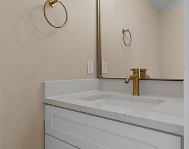 11901 Swearingen Dr - Photo Thumbnail 11