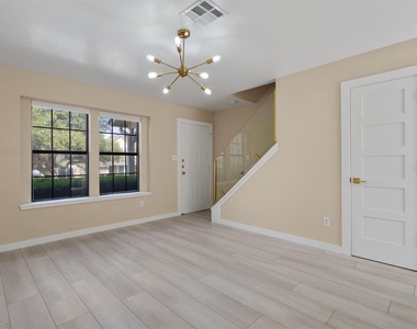 11901 Swearingen Dr - Photo Thumbnail 3