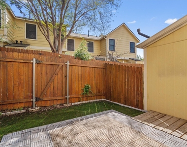 11901 Swearingen Dr - Photo Thumbnail 18