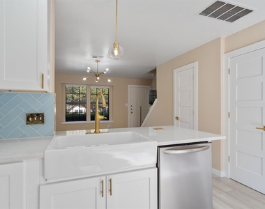 11901 Swearingen Dr - Photo Thumbnail 9