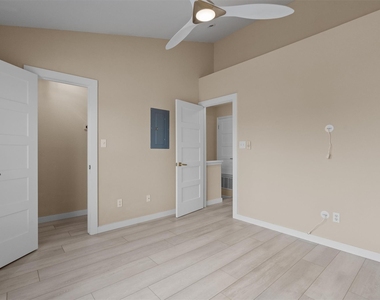11901 Swearingen Dr - Photo Thumbnail 16