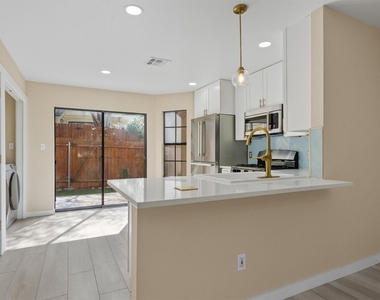 11901 Swearingen Dr - Photo Thumbnail 7