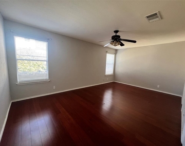 209 Avalanche Ave - Photo Thumbnail 11