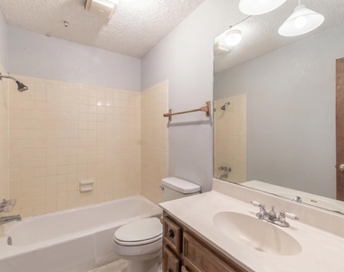 8517 Fathom Cir - Photo Thumbnail 9