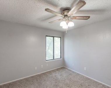 8517 Fathom Cir - Photo Thumbnail 7