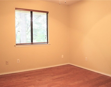 7422 Dallas Dr - Photo Thumbnail 9