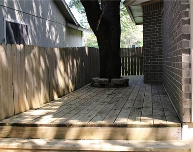 7422 Dallas Dr - Photo Thumbnail 13