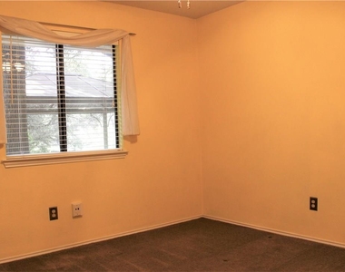 7422 Dallas Dr - Photo Thumbnail 7