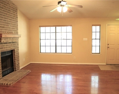 7422 Dallas Dr - Photo Thumbnail 4