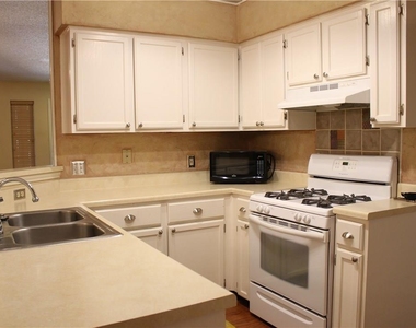 7422 Dallas Dr - Photo Thumbnail 5
