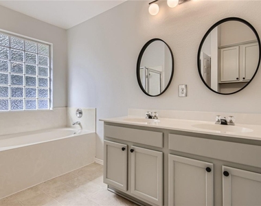 17513 Port Hood Dr - Photo Thumbnail 8