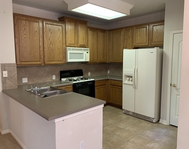 11000 Anderson Mill Rd - Photo Thumbnail 9