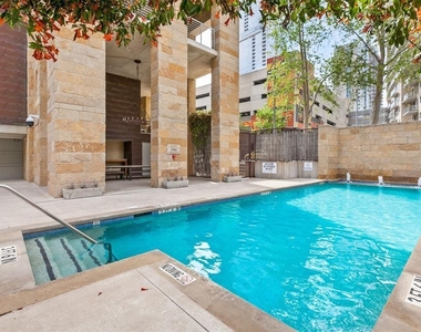 800 W 5th St - Photo Thumbnail 19