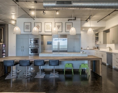 800 W 5th St - Photo Thumbnail 8