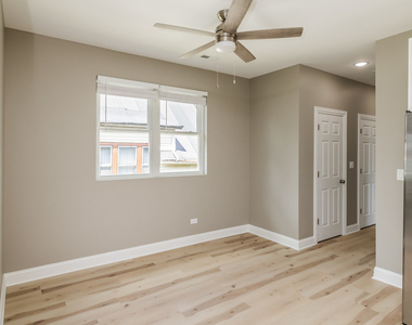 725 N Waller Avenue - Photo Thumbnail 5