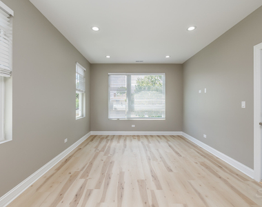725 N Waller Avenue - Photo Thumbnail 9