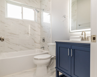 725 N Waller Avenue - Photo Thumbnail 6