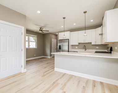 725 N Waller Avenue - Photo Thumbnail 1