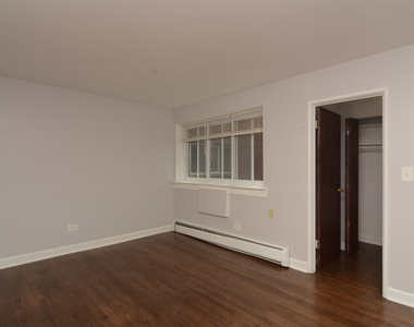 1040 W Hollywood Avenue - Photo Thumbnail 8