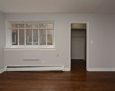 1040 W Hollywood Avenue - Photo Thumbnail 10