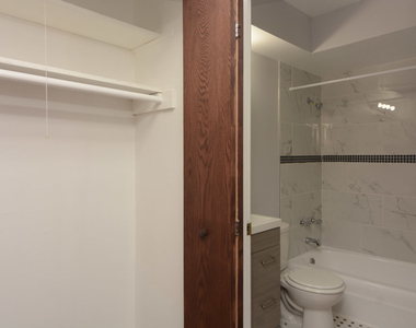 1040 W Hollywood Avenue - Photo Thumbnail 14