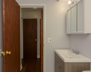1040 W Hollywood Avenue - Photo Thumbnail 17