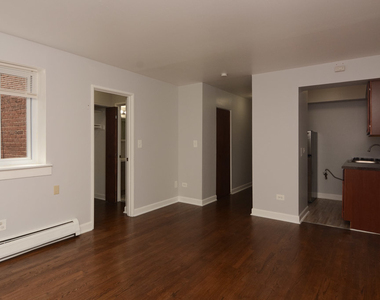 1040 W Hollywood Avenue - Photo Thumbnail 12
