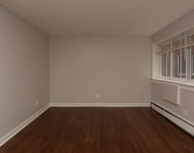 1040 W Hollywood Avenue - Photo Thumbnail 7